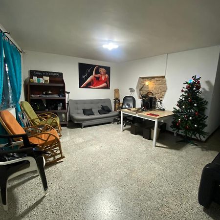 Hostel Kumho Alojamiento Медельїн Екстер'єр фото