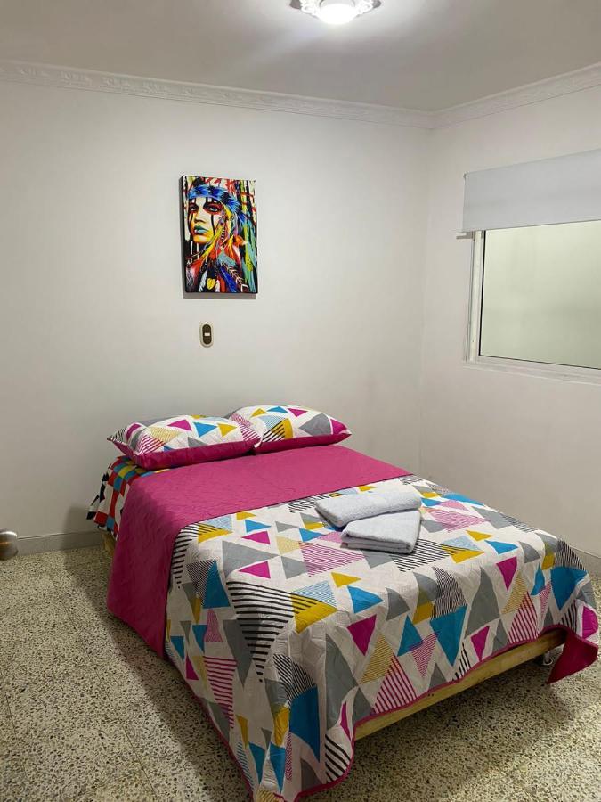 Hostel Kumho Alojamiento Медельїн Екстер'єр фото