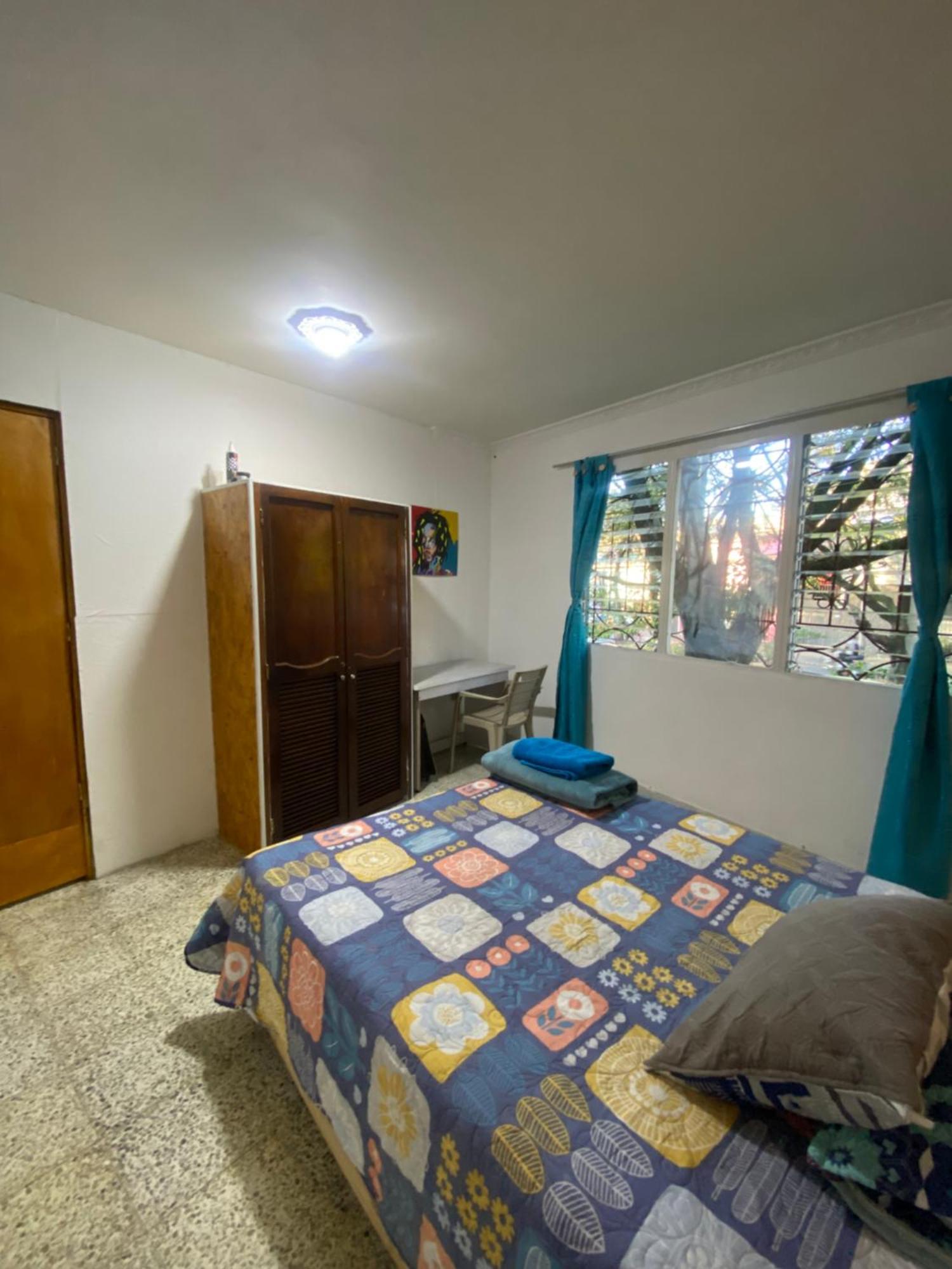 Hostel Kumho Alojamiento Медельїн Екстер'єр фото